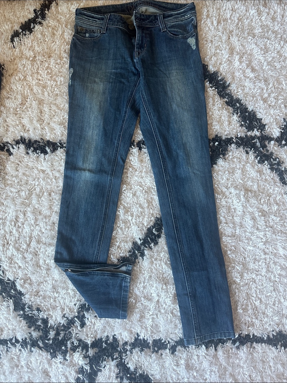 DL1961 Dark Blue Skinny Jeans - size 26 “Britney”